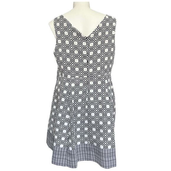 16W Signature by Robbie Bee Geometric Shift Dress Sleeveless - Picture 4 of 6